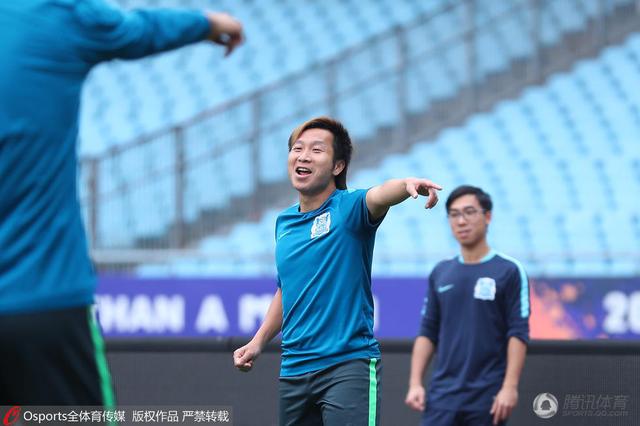 双乳根部被绑起来抽打调教