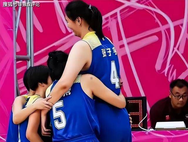 双手绑在床头调教乳尖小说