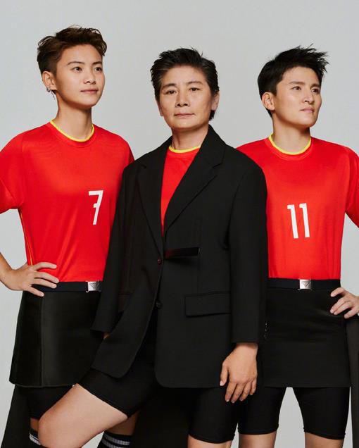 男模脱裤子全身精光